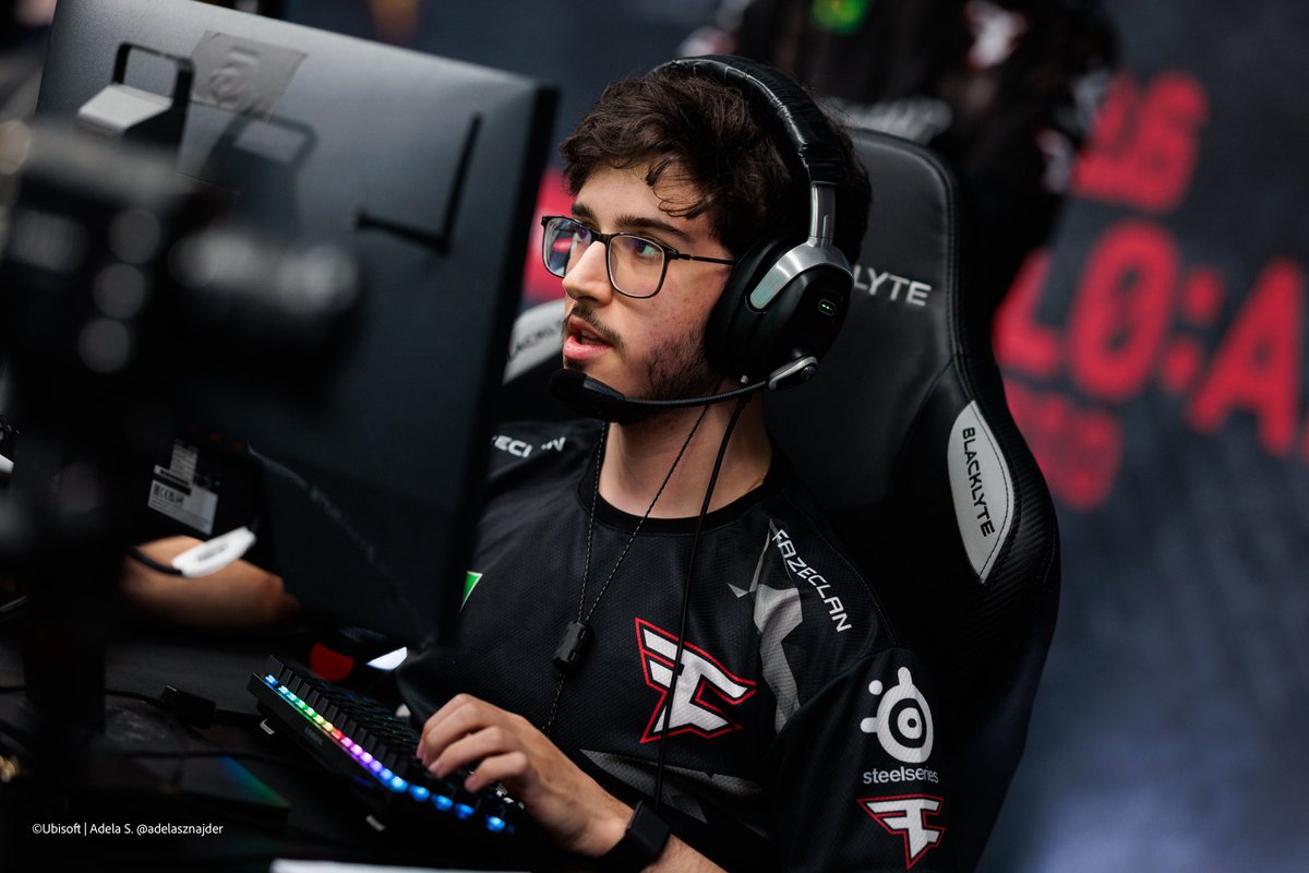 AnalisesR6 (@analisesr6) on Twitter photo 📊 Kills por ano em Invitational, Major, PL, EWC, G8 e RELOAD
2025: 🇧🇷 <a href="/handy_R6/">FaZe Handyy</a> 349 (0.81) ⌛
2024: 🇧🇷 <a href="/Paluh_R6/">Luccas Molina</a> 487 (0.83)
2023: 🇧🇷 <a href="/HerdsZZ/">HerdsZ</a> 580 (0.88)
2022: 🇧🇷 <a href="/Paluh_R6/">Luccas Molina</a> 503 (0.89)
2021: 🇧🇷 <a href="/muzifps/">BD Muzi</a> 413 (0.86)
2020: 🇧🇷 <a href="/pinoR6S/">NIP pino</a> 196 (0.86)
2019: 🇷🇺 <a href="/JoyStiCKR6/">JoyStiCK</a> 342 (0.84) 📊 Kills por ano em Invitational, Major, PL, EWC, G8 e RELOAD
2025: 🇧🇷 <a href="/handy_R6/">FaZe Handyy</a> 349 (0.81) ⌛
2024: 🇧🇷 <a href="/Paluh_R6/">Luccas Molina</a> 487 (0.83)
2023: 🇧🇷 <a href="/HerdsZZ/">HerdsZ</a> 580 (0.88)
2022: 🇧🇷 <a href="/Paluh_R6/">Luccas Molina</a> 503 (0.89)
2021: 🇧🇷 <a href="/muzifps/">BD Muzi</a> 413 (0.86)
2020: 🇧🇷 <a href="/pinoR6S/">NIP pino</a> 196 (0.86)
2019: 🇷🇺 <a href="/JoyStiCKR6/">JoyStiCK</a> 342 (0.84)