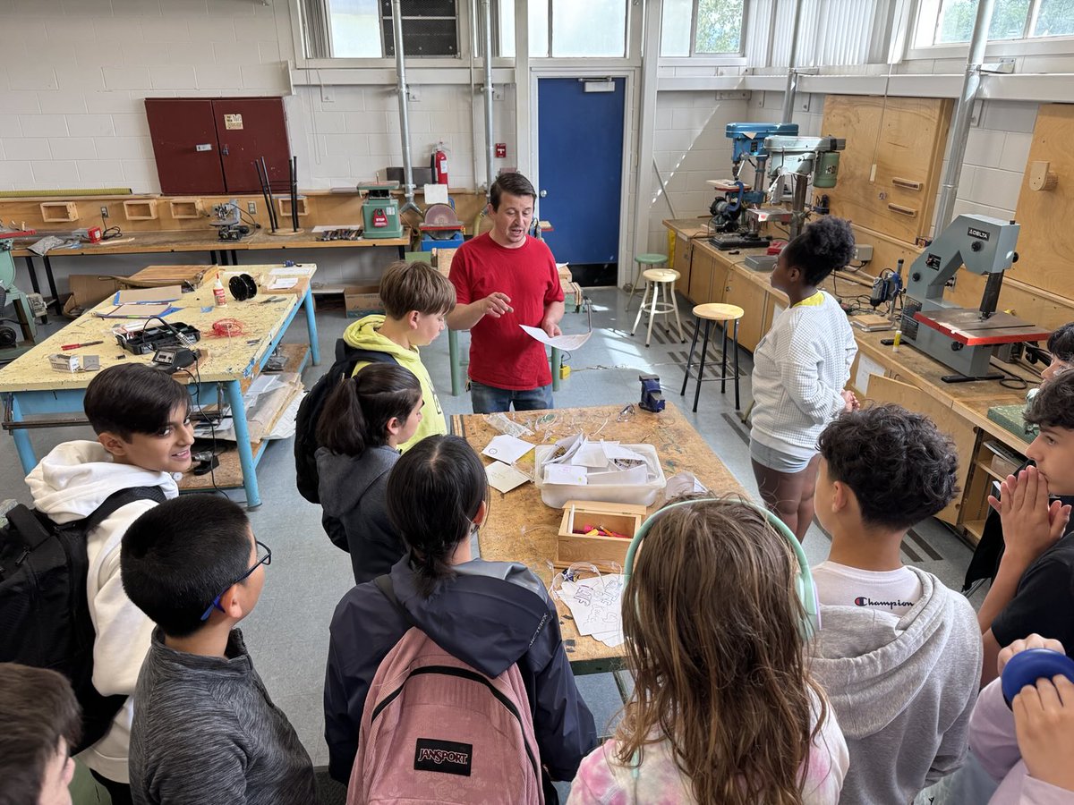 Ecole Cariboo Hill tweet media