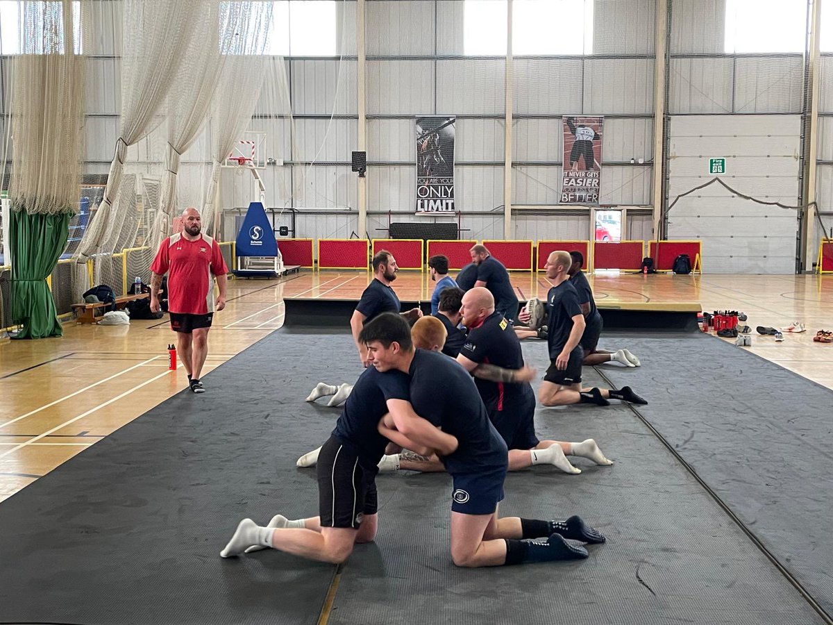 REME_Rugby's tweet photo. Round 2 of the Lawson Cup started today with a grapple and floor work session. Great attitude and good technical graft. Nice boys. 🇷🇴🏉🇷🇴 https://t.co/mrHzloINkv