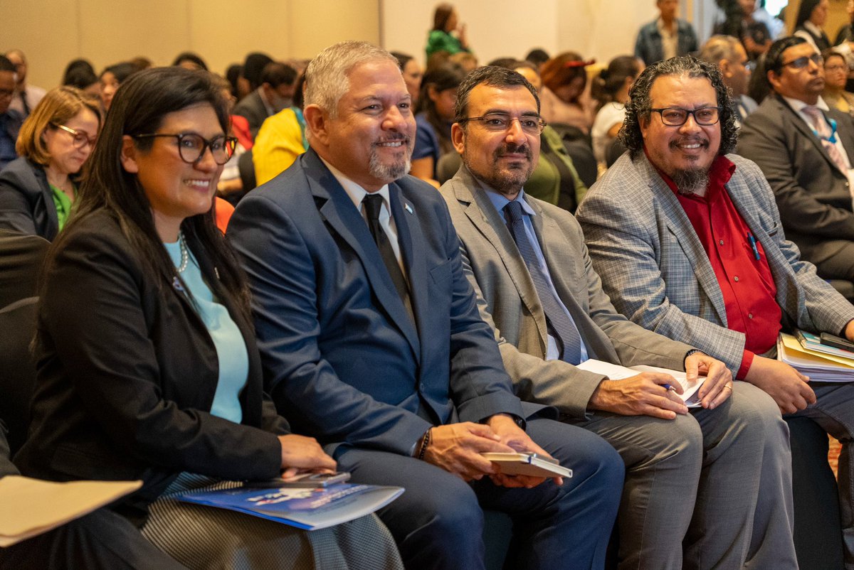 Mariana Rendón (@marianarendond) on Twitter photo Agradezco al canciller <a href="/EnriqueReinaHN/">Enrique Reina</a> por su liderazgo, compromiso y cercanía en los esfuerzos por proteger a las personas migrantes hondureñas.
Desde @OIMHonduras valoramos el trabajo conjunto con <a href="/CancilleriaHN/">Cancillería Honduras</a> y reiteramos nuestro compromiso de seguir sumando por Honduras. Agradezco al canciller <a href="/EnriqueReinaHN/">Enrique Reina</a> por su liderazgo, compromiso y cercanía en los esfuerzos por proteger a las personas migrantes hondureñas.
Desde @OIMHonduras valoramos el trabajo conjunto con <a href="/CancilleriaHN/">Cancillería Honduras</a> y reiteramos nuestro compromiso de seguir sumando por Honduras.