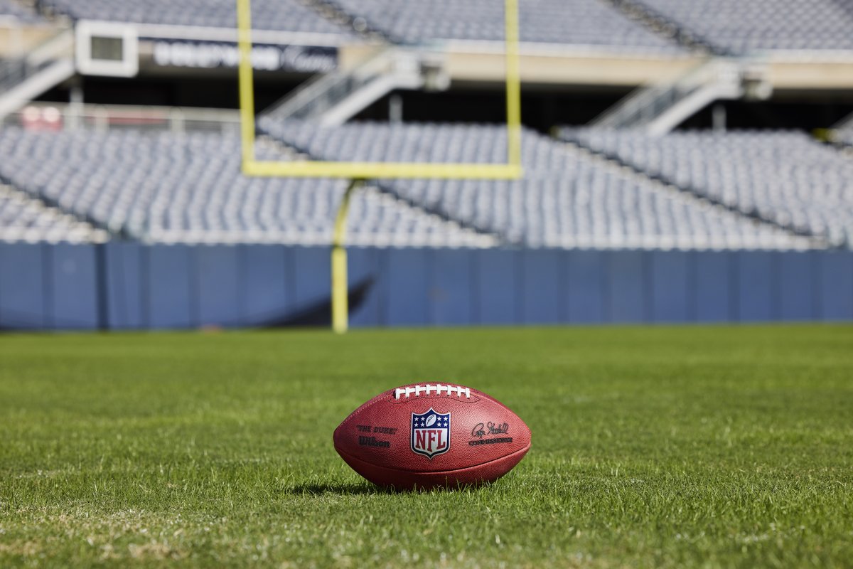WilsonFootball's tweet image. T-minus 100 days, until The Duke is back out on the field for the 2025 NFL Season.
But who's counting? 😏
#WilsonFootball #TheDuke #NFL
--
🏈: bit.ly/TheOfficialDuke
--