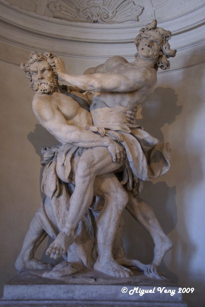 <a href="/PapiTrumpo/">il Donaldo Trumpo</a> New "Macron" statue on display this week.