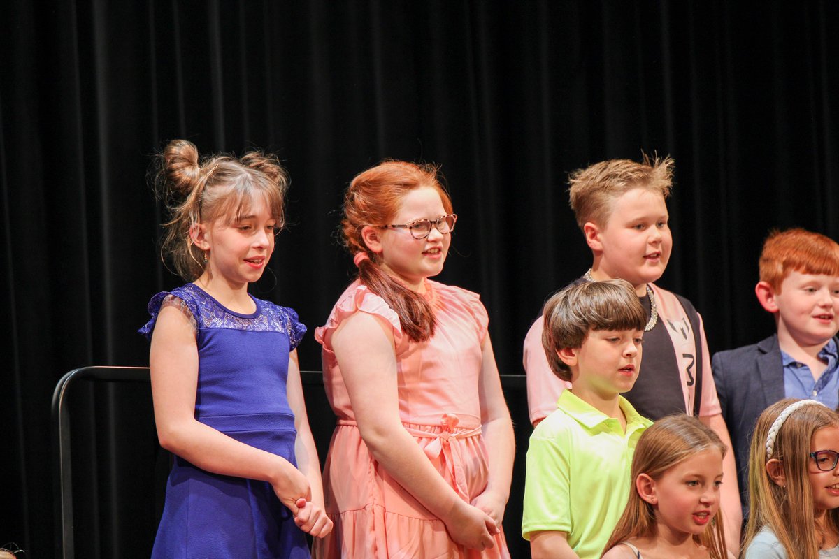 🎶 Last Thursday night, our AJ Smith second and third graders filled the room with beautiful voices and big smiles during their chorus concert. So proud of these young stars shining bright on stage! 🌟👏