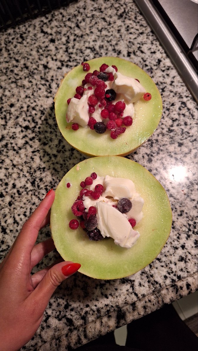 Seninle aspiratör ışığında opuserek yaptigimiz tatlılar