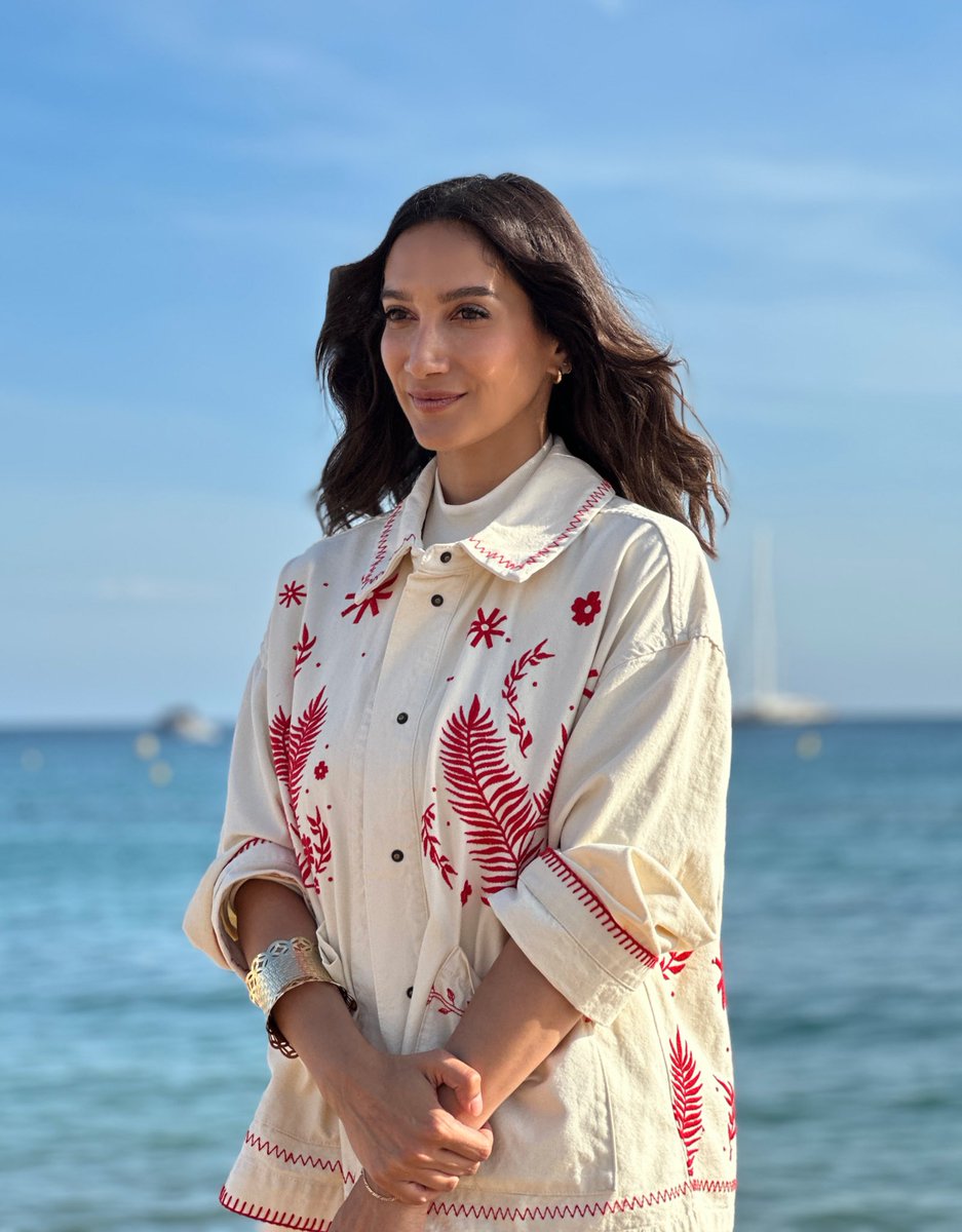 SukkiMenon's tweet photo. Deeply honoured to receive the Certificate of Valuable Contribution to the World of Arts for Directing, in recognition of impactful work and dedication to the creative industries at this year’s Cannes Film Festival, awarded by the Parliamentary Society.

Merci @parliament_afs 🤲🏽 https://t.co/QxfOEP5XMa