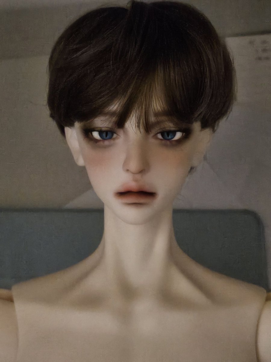 알몸 책상 요정🧚‍♂️