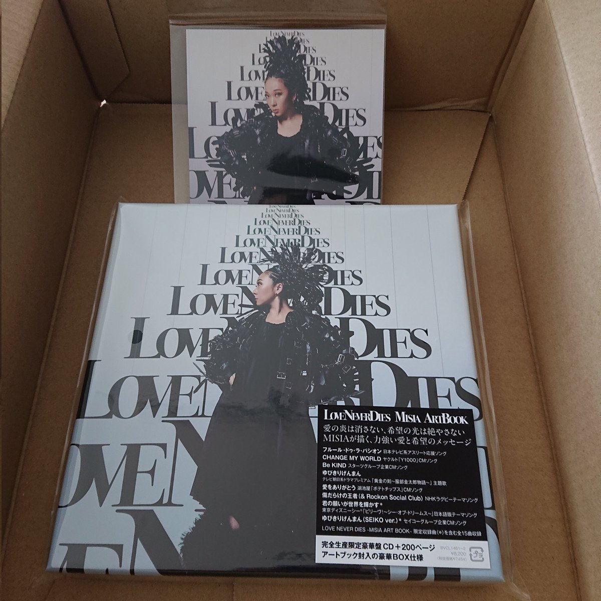 mr_tanakazu's tweet photo. #MISIA #LOVENEVERDIES ファンクラブ限定特典付きアルバム、自宅に届きました❗フォトブックが、ずっしり重たくて家宝になりますね❗JWAVE ラジオ番組も曲のエピソードをいっぱい語ってくれて楽しかったです。
#SonyMusicShop
#JWAVE
#SISTASSOULSPECIAL https://t.co/zZ6qVINaP0