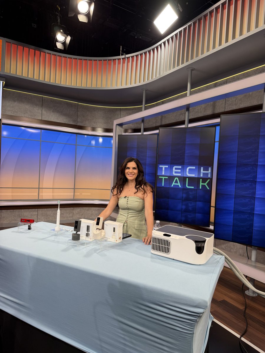 jessicanaziri's tweet photo. $8 luggage scale, $29 Sonicare, $80 Ring camera, and the luxury Chilipad
that controls your bed temp from 55-115ยฐF. Summer essentials covered!
Which one are you grabbing? #TechSteals https://t.co/FzMN0qtjjc