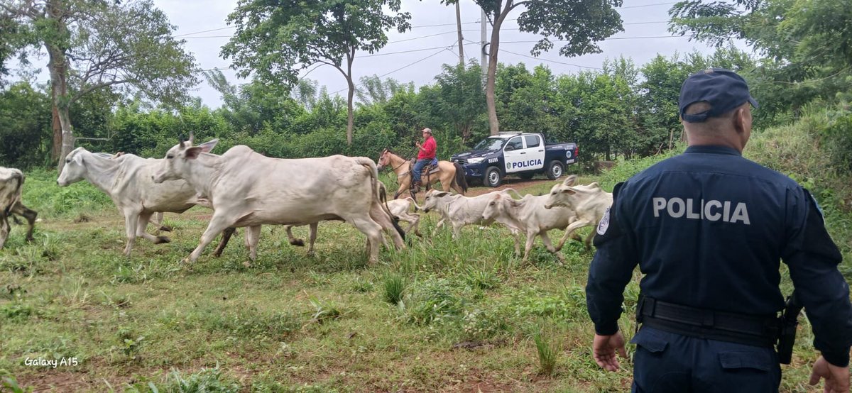 #LaChorrera | Realizamos recorridos preventivos en varias fincas del sector Playa Chiquita, brindando recomendaciones de seguridad a sus propietarios. #DiosYPatria