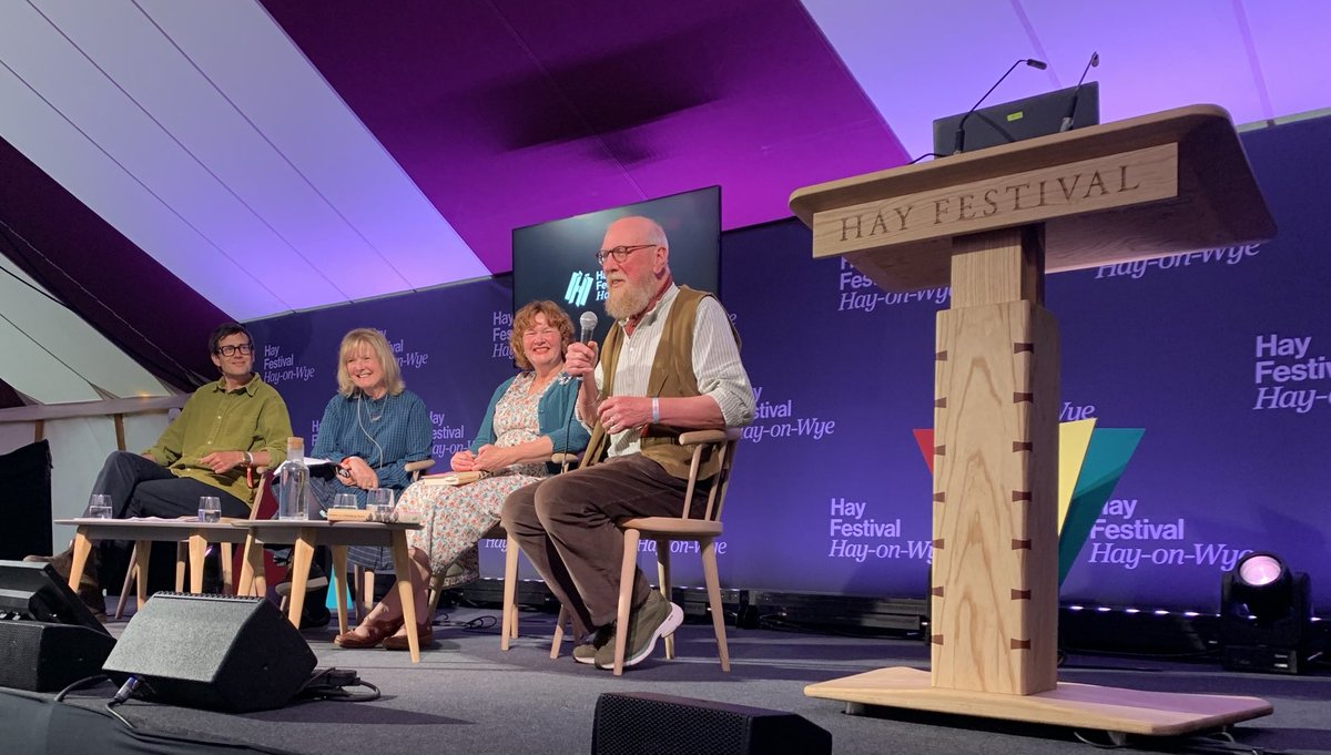 Varvera's tweet image. Patrick Barkham, Nicola Chester, Paul Evans and Martha Kearney
Under the Changing Skies A entertaining &amp;amp; informative evening with reading’s &amp;amp; observations on a fast changing Natural World #hayfestival2025 #GuardianCountryDiary #Guardian #Nature #Climate @hayfestival