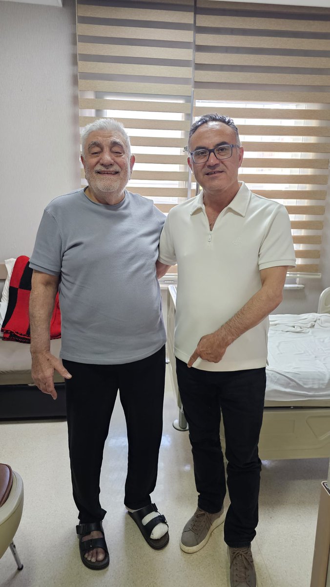 🫀Her iyileşen kalpte, sadece tıbbi başarı değil; güven, emek ve umut vardır. Bugün, kalplerine dokunduğumuz hastalarımızla birlikte aynı karedeyiz. Onların gülümsemesi, en değerli ödülümüz.
#KalpCerrahisi #ErhanKayaMD #erhankaya