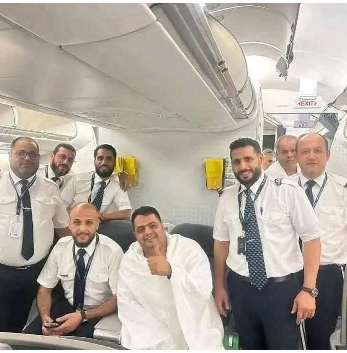 L’histoire miraculeuse du pèlerin Amer

Parmi les pèlerins en partance pour la Terre sacrée, il y avait un jeune Libyen nommé Amer. Comme des milliers d’autres, il avait fait ses préparatifs avec ferveur, rempli son cœur d’intention et ses bagages d’espoir. Mais à l’aéroport, une