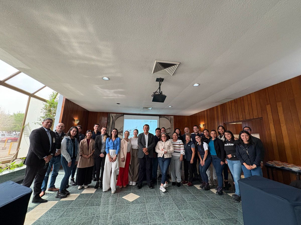 UriChavezz's tweet photo. Hoy concluimos el 2° Entrenamiento especializado en Materia Laboral dirigido a los #EquiposdeCapitalHumano asociados al @cluster_autoqro 👨🏾‍🏫💬

Abordamos las #NuevasRelacionesColectivasdeTrabajo en el marco del respecto y protección de los derechos fundamentales a la #LibertadSindical y la #NegociaciónColectivaAutentica🔎

Tod@s l@s actor@s del Mundo del Trabajo, debemos apostar por el diálogo social como mecanismo eficaz para prevenir y solucionar la problemática laboral. 

#EquipoQuerétaro
