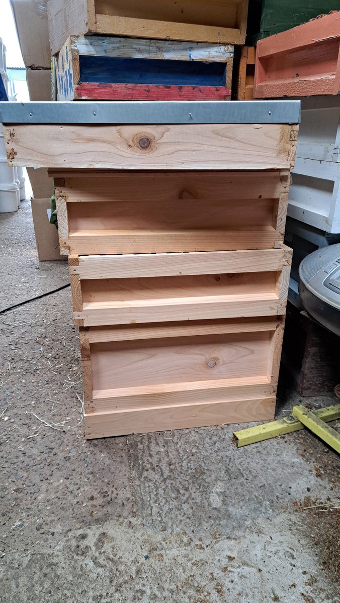 I got a soaking this morning. Then retired to the depot after a sausage sarny to restore the inner man. Knocked up a hive for a customer and listened to the rain beating down on the roof. Well the flowers need it!
#davidthebeefarmer