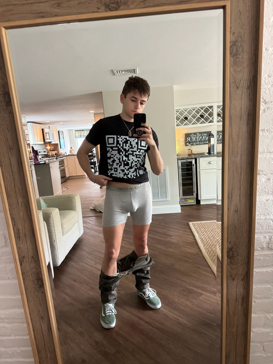 whats the first thing you noticed here? dont lie