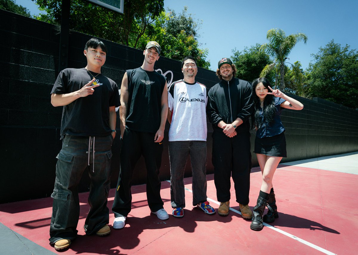 100Thieves's tweet image. Opening a case of Destined Rivals with @ProjectCCG 

LIVE ON @EllumYT @ursungirl &amp;amp; THE 100 THIEVES TWITCH ACCOUNTS