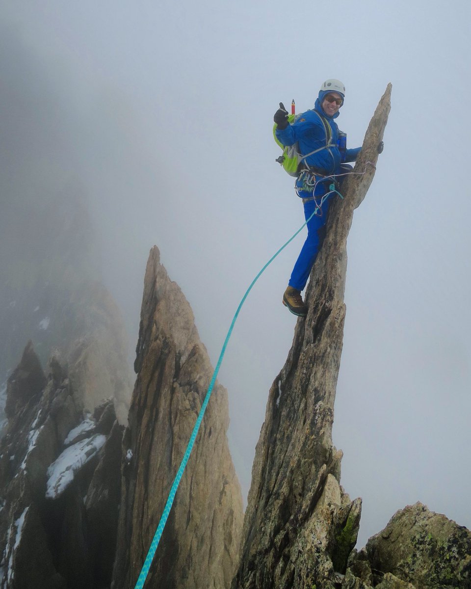 Granite Needles
🏔️🎒❄️🇫🇷🧗‍♂️🇮🇹
Perhaps it’s even more spectacular on a cloudy day, but this epic needle is one of the highlights of the frontier ridge crest of Aiguille d’Entreves, and climbing it just makes you smile!

〽️ icicle-mountaineering.ltd.uk/classics.html

📍 Chamonix Mont Blanc
#chamonix