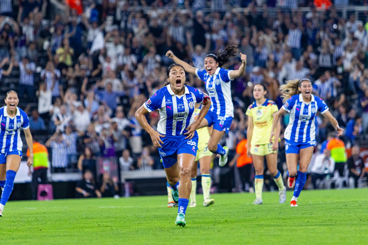 Rayadas's tweet photo. Hace un año, las Rayadas bordamos nuestra tercera estrella y dimos el primer paso rumbo al bicampeonato. ⭐️💙

Una final llena de pasión y entrega… al estilo Rayadas. ⚽️🔥

¿Cómo lo viviste? https://t.co/jPxqHQLVZ9