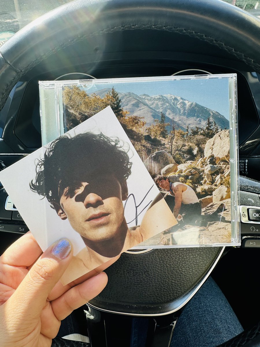 mjocee's tweet photo. Got mine in SF! 🤍 please come to the Bay Area 🥹 https://t.co/hvkhgLnGbm