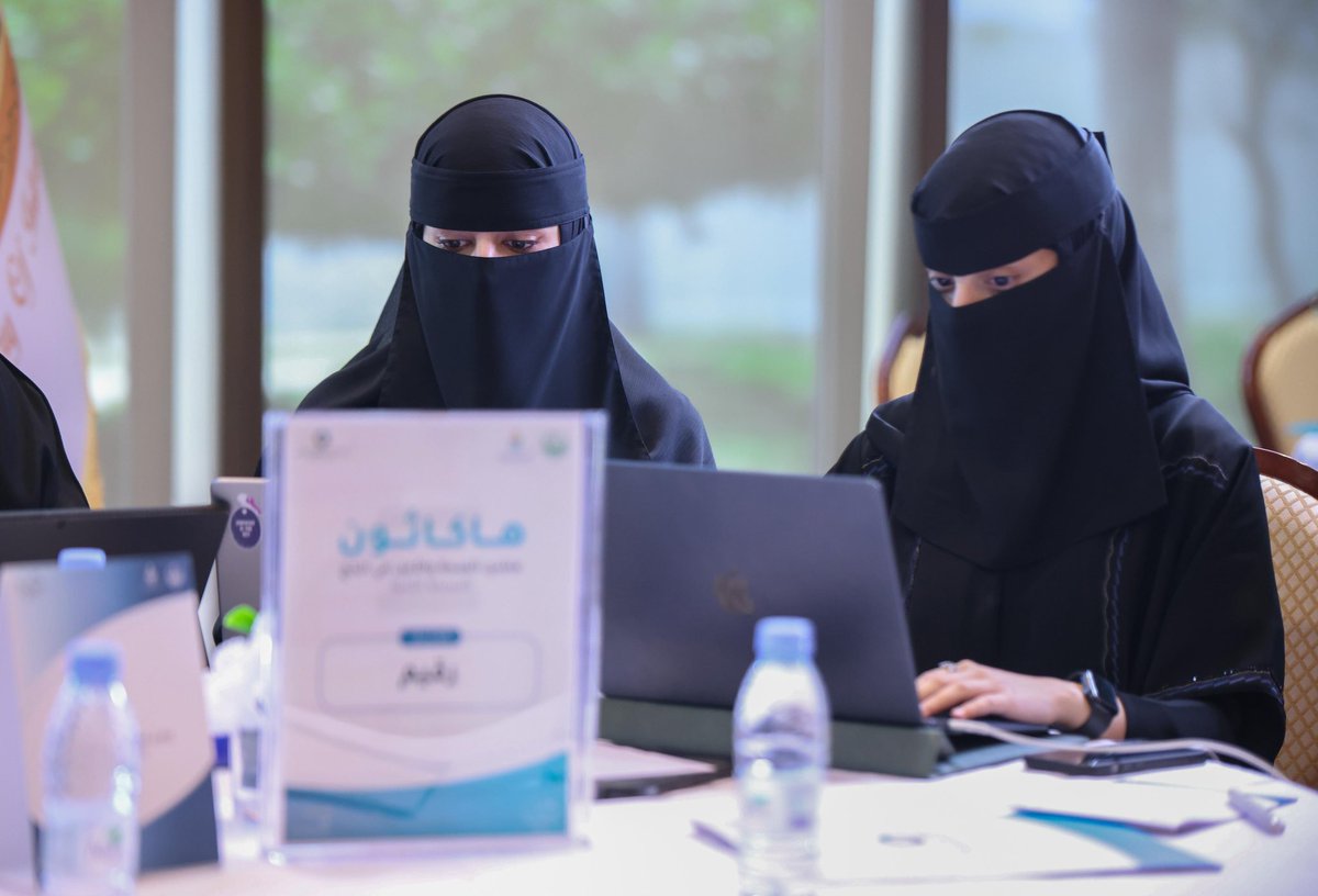 📷| هاكاثون وجلسات حوارية ضمن فعاليات منتدى الصحة والأمن في الحج.

#يسر_وطمأنينة
#الخدمات_الطبية