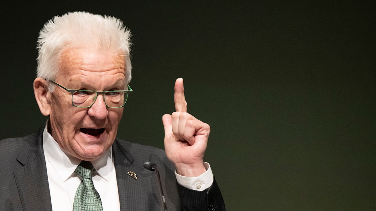 welt's tweet photo. „Verstehe nicht, was die bei uns will“ – Kretschmann legt Nietzard Parteiaustritt nahe https://t.co/wPcFzUGcja https://t.co/6qrteKX30x