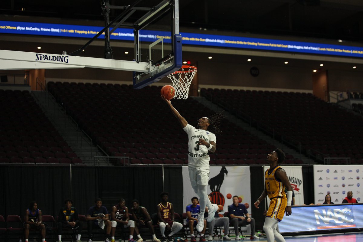 NJCAAMBBCoaches's tweet image. ✨2025 ALL-STAR GAME✨
Take a look at our favorite shots from the 2025 NJCAA Men's Basketball All-Star Game!⭐️
For more info on stats, photos, video & more, visit:
🔗jcbca.com
#NJCAAMBB🏀