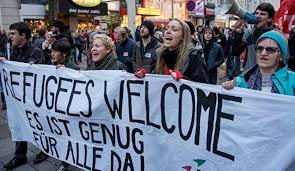 Ich wäre ja dafür, dass nur der migrationsfreundliche Teil der Bevölkerung auch die Kosten der Masseneinwanderung trägt. 
Und ich bin mir sicher, der Wind würde sich ganz schnell drehen.