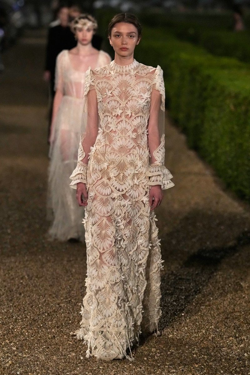 kendam_com's tweet photo. Dior Cruise 2026 collection fashion show at the Villa Albani Torlonia in Roma, Italy (May 27, 2025) https://t.co/WPnw2okfmy
#Dior #Cruise2025 #RE26 #Runway #Fashion #Italy #Kendam https://t.co/QFMFKv1qVv