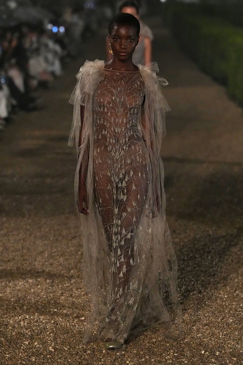 kendam_com's tweet photo. Dior Cruise 2026 collection fashion show at the Villa Albani Torlonia in Roma, Italy (May 27, 2025) https://t.co/WPnw2okfmy
#Dior #Cruise2025 #RE26 #Runway #Fashion #Italy #Kendam https://t.co/QFMFKv1qVv