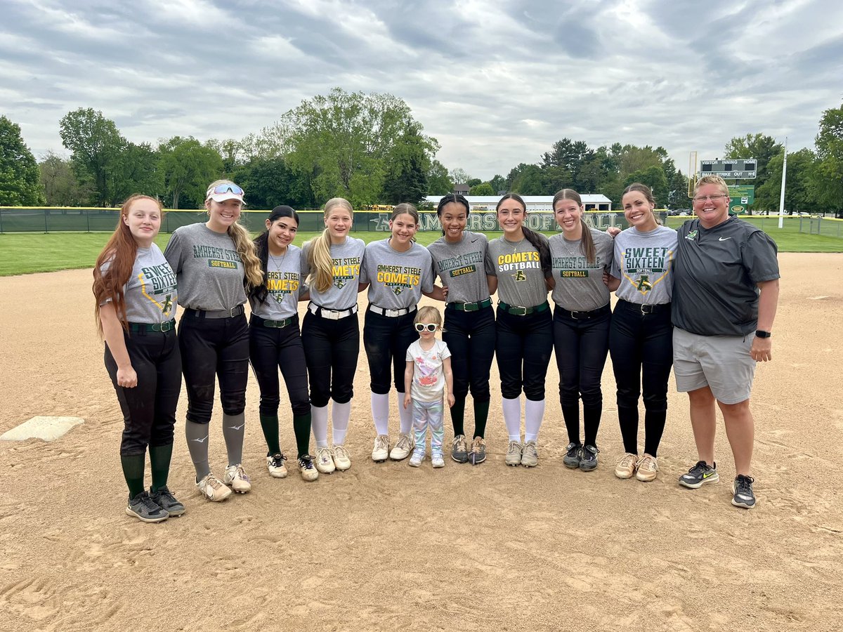SteeleSoftball's tweet image. HUGE THANK YOU to Sliman’s Chrysler Dodge Jeep Ram and The Sliman & Toney families for the Crumbl Cookies at practice today! It was a “sweet” treat before our “Sweet 16” game tomorrow! 🥎🍪