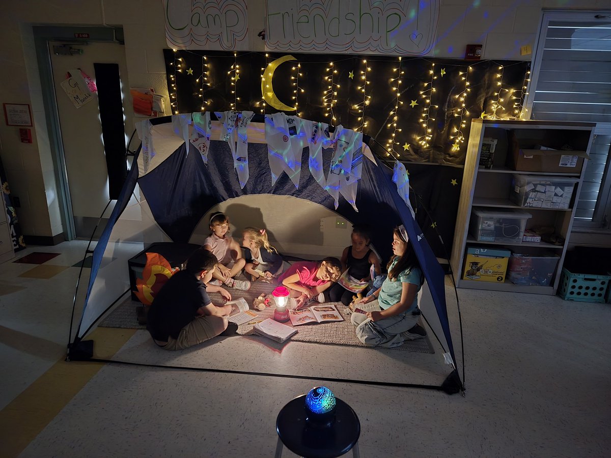 There is nothing better than reading under the stars with friends. Day 3 of camp friendship. <a href="/SPEHAWKSNAPLES/">SPEHAWKS</a>