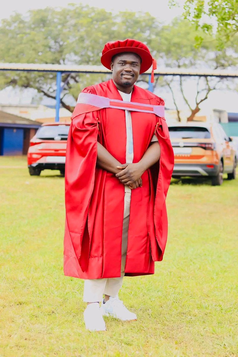 Congrats to Dr. Tshimangadzo Donald Mukwevho on earning his PhD in Law from UNIVEN at just 26. From Gumela village to Senior Lecturer at NWU, his journey—from LLB in 2020 to PhD in 2025—is a powerful story of resilience and the power of education.

#UNIVENGraduation2025