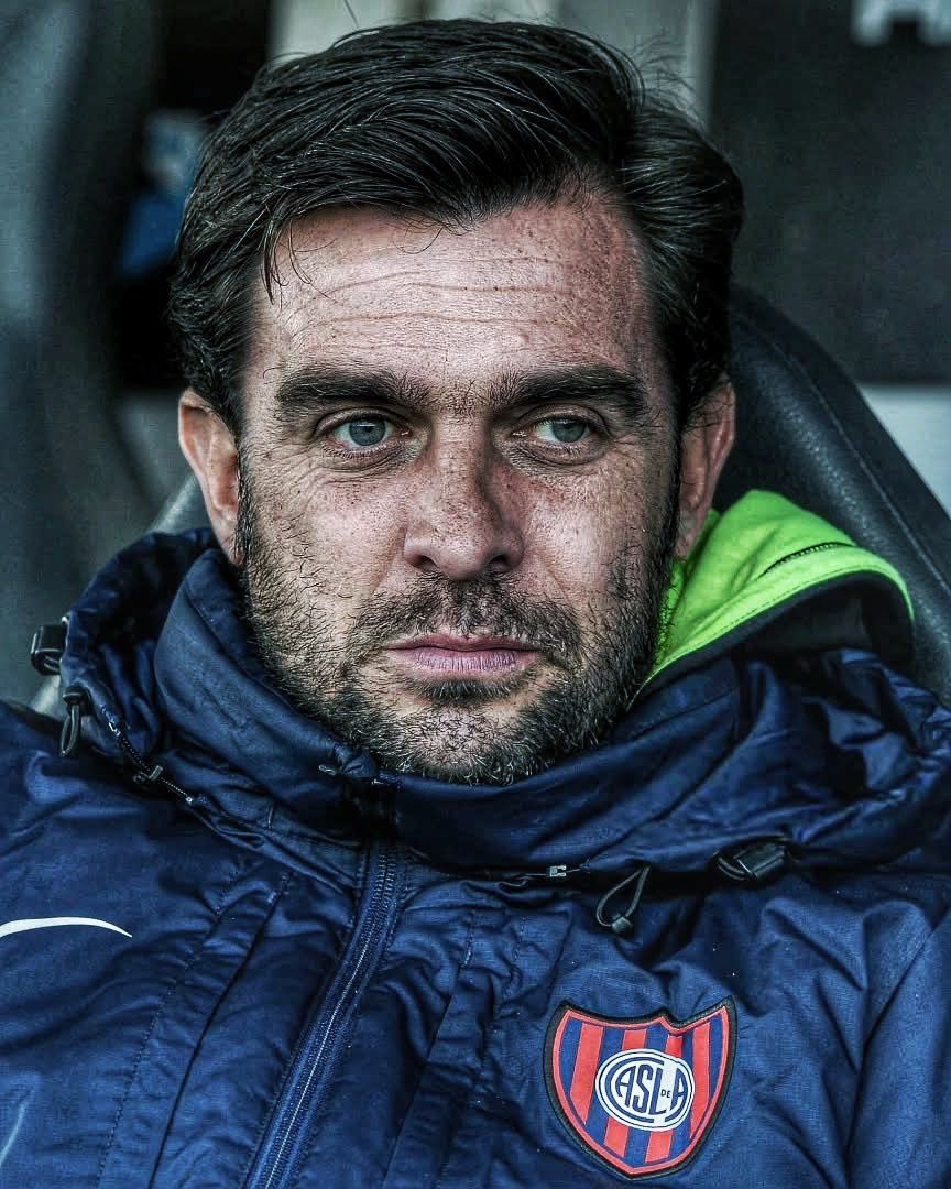 Sabes que San Lorenzo se quedo sin DT cuando te cruzas esta foto