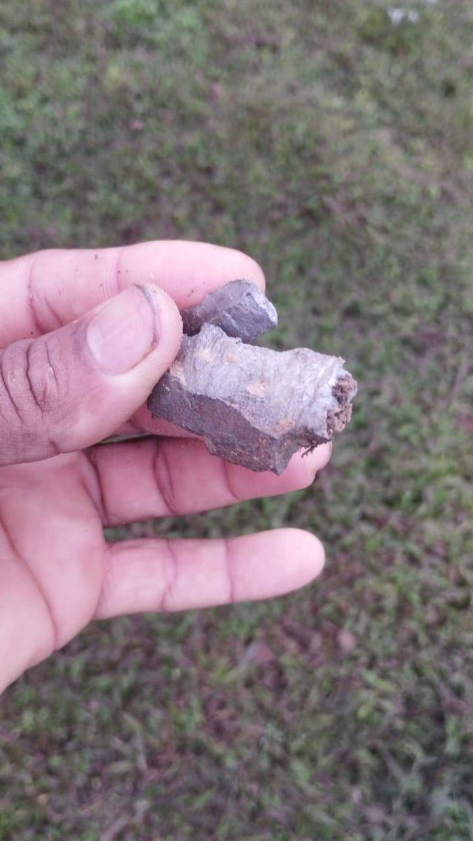 CAHUCOPANA's tweet image. ¡ATENCIÓN!
Tres fuertes detonaciones pusieron en riesgo a varias familias campesinas de la vereda El #Piñal #Segovia. Las explosiones ocurrieron a menos de 50 metros de las viviendas, a las 03:10 a. m.
Exigimos garantías para la vida y la tranquilidad de las comunidades rurales.