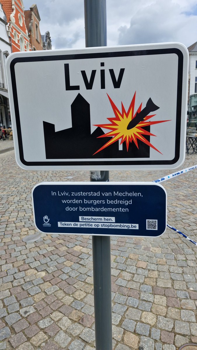 In the grote markt of Mechelen. 

I once knew a malinois who washed out of the US military.  His name was Gabriel and when he was home alone he'd pee on the floor.