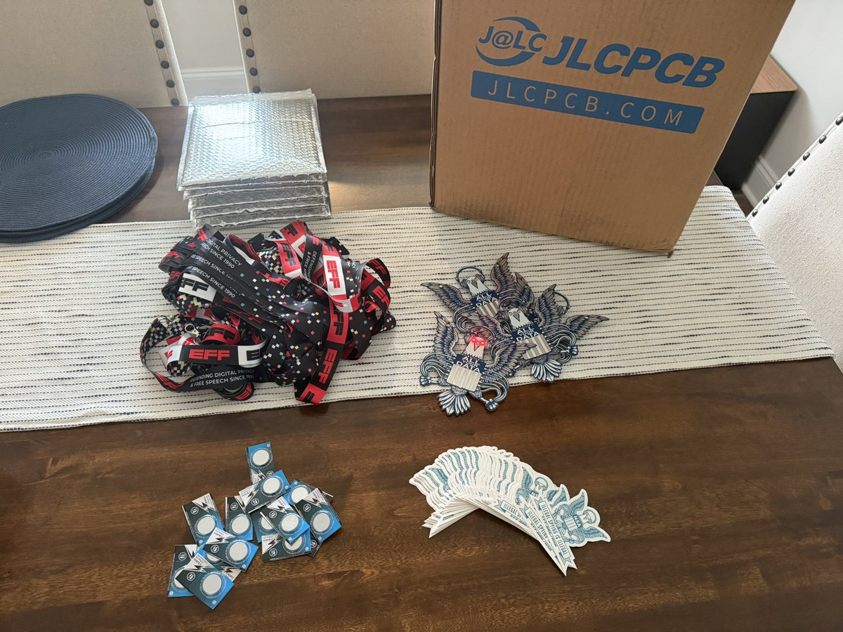 v3rbaal's tweet image. Yay we’re shipping out orders! 📦 Proceeds go to @EFF! We’re offering shipping or pickup at @defcon! nsaeagle.eventbrite.com