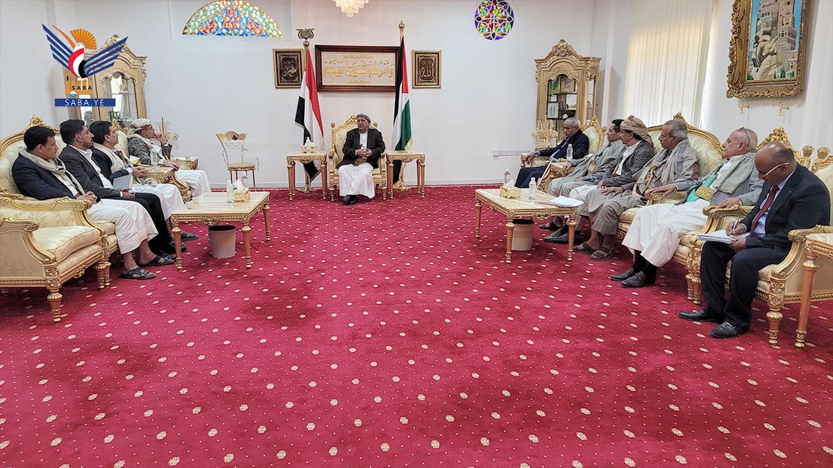 رئيس مجلس النواب يحيى علي الراعي يلتقي  وزير الاقتصاد والصناعة والاستثمار المهندس معين المحاقري، ورئيس المؤسسة اليمنية لصناعة وتسويق الإسمنت يحيى عطيفة ، ويشيد بجهود الوزارة لاعادة تأهيل وإصلاح المنشآت الصناعية المتضررة من الـ،ـعـــ،ـدوان  ويؤكد دعم المجلس لهذه الجهود