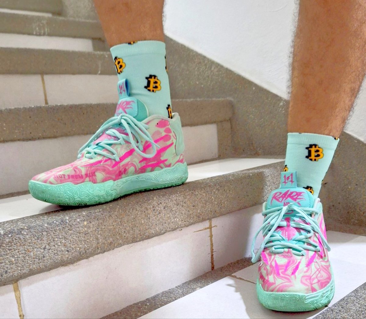 HiMetamerch's tweet image. Gm!!

Who&apos;s ready for some fun Bitcoin socks? 😏🧦