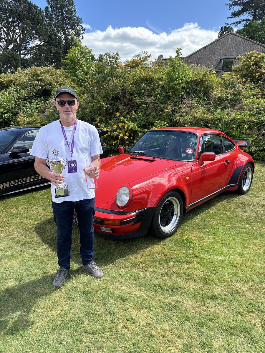 GPOnyx's tweet image. Great Sunday out at the Drivers Union annual Concours..went in the Vantage with mate and his 930 turbo..he won 2 prizes with it..😆