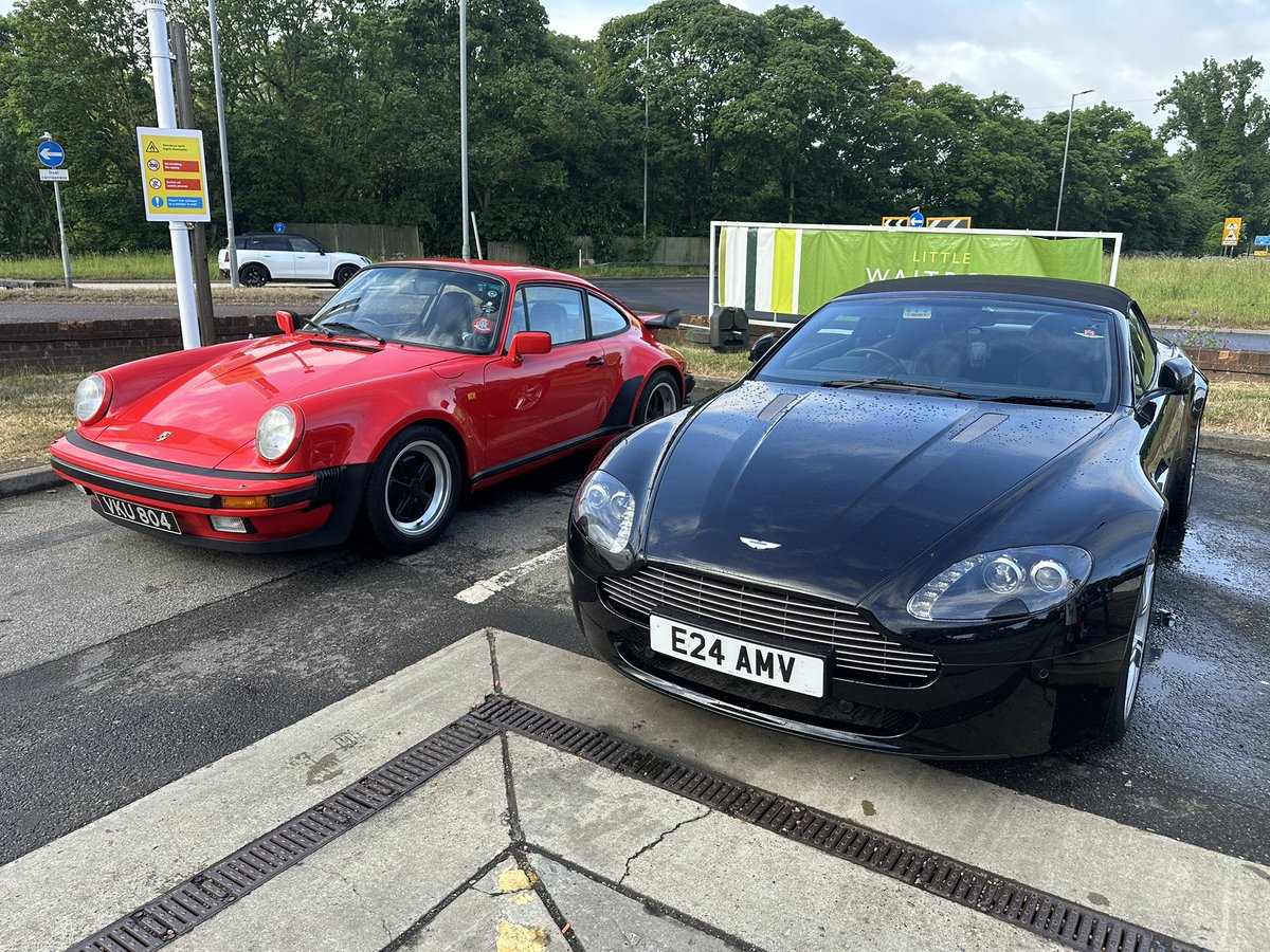 GPOnyx's tweet image. Great Sunday out at the Drivers Union annual Concours..went in the Vantage with mate and his 930 turbo..he won 2 prizes with it..😆