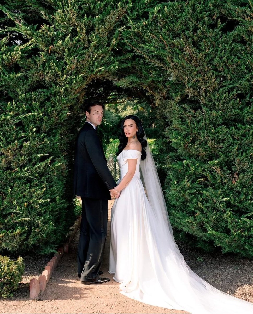 12 yaşındaki lovatic ben şu anı görse mutluluktan ağlardı 24 yaşındaki ben de ağladı zaten..🦋🥹
#DemiLovato
#hepmutluolcanımıniçi🫶🏽