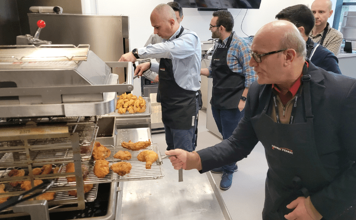 Find out how #HennyPenny distributors help dealers close more #equipment sales and support their customers at every step: loom.ly/XbnJNUE
