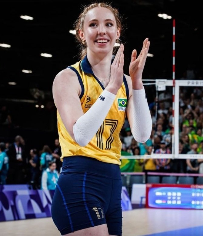 beballzz's tweet image. ✨ I love volleyball girls who wear verde e amarelo ✨