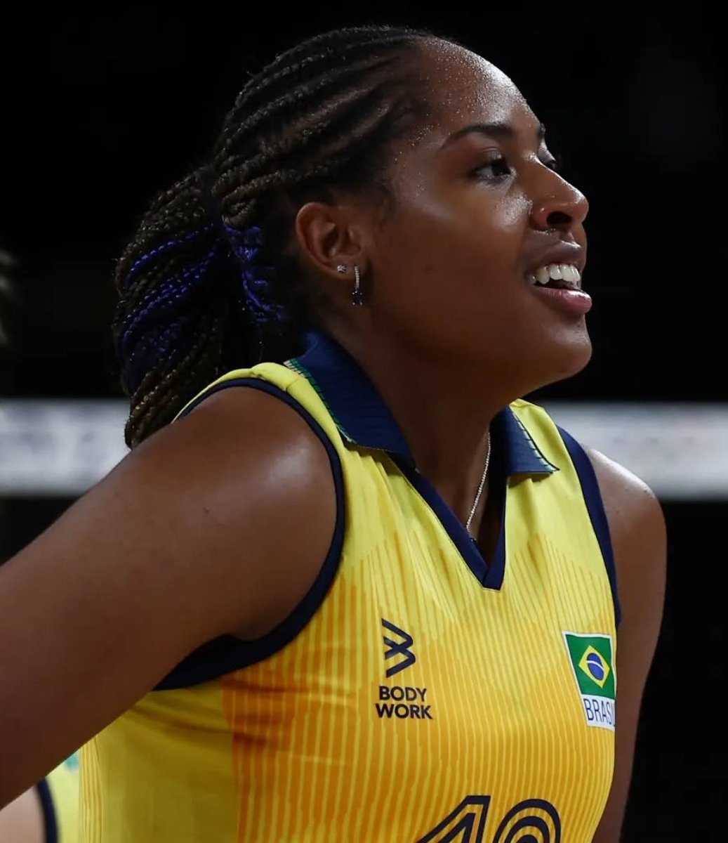 beballzz's tweet image. ✨ I love volleyball girls who wear verde e amarelo ✨
