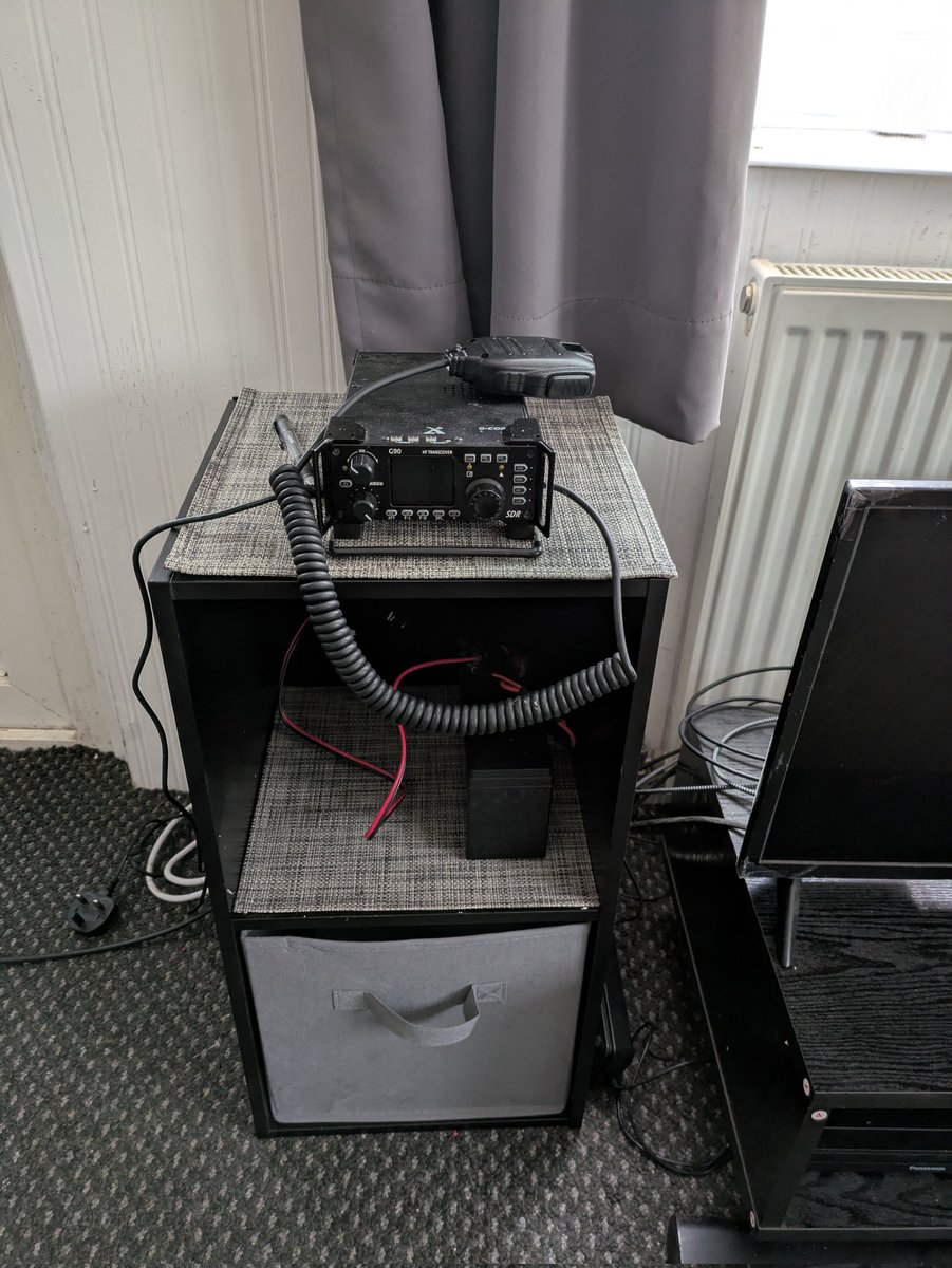My little shack, the g90 lives in the living room and is used for ft8 and ft4 
#radio
#shack
#hamradio
#amateurradio