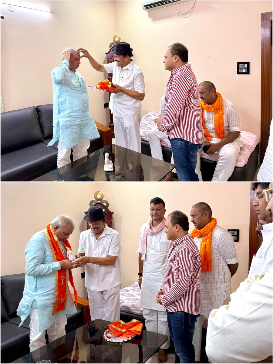 Sudarshanguptaa's tweet photo. भारतीय जनता पार्टी के राष्ट्रीय सह संगठन महामंत्री श्री @shivprakashbjp  भाईसाहब का स्वनिवास पर स्वागत किया.. https://t.co/QGEnmDjwKs