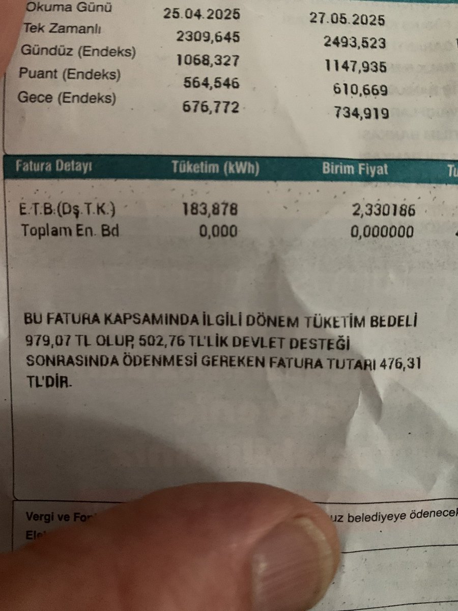 abisi2002's tweet photo. Merhaba arkadaşlar 
Son gelen elektrik faturası normalde ortalama 200 kw elektrik tüketimim oluyor ve faturam 400 tl yi geçmezdi şimdi 976 tl gelmişmiş hükümet yarıdan fazlasını ödemiş benim aklım almıyor https://t.co/pnD7VMmOfh