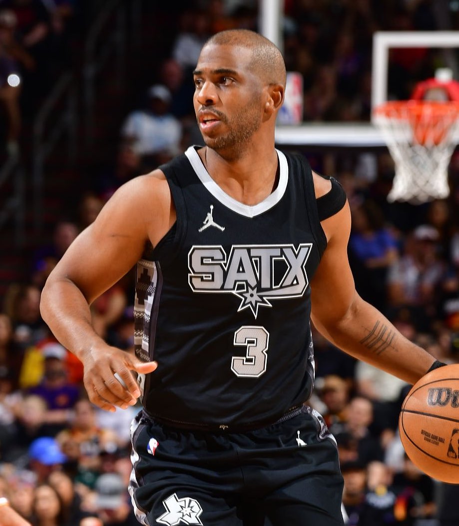 TheDunkCentral's tweet image. The Portland Trail Blazers could show interest in Chris Paul to mentor Scoot Henderson, per @AmicoHoops 

“The Blazers are among the teams that could have an interest in Chris Paul should he not return to the Spurs, a source told Hoops Wire. Portland GM Joe Cronin has suggested…