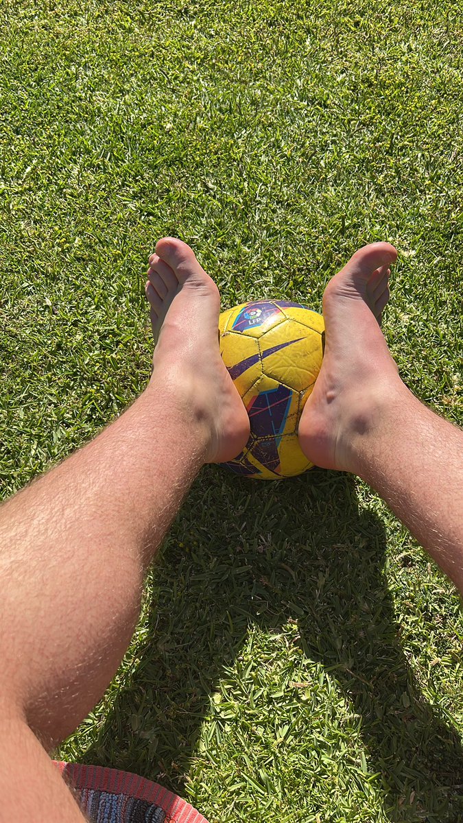 alphageorge_'s tweet photo. Imagina que es tu cabeza y me dices que piensas. 
#bigsoles #feetfetish #slave #cashmaster #humanatm #feet #footfetısh #alphamale https://t.co/SL6q6vlzBr