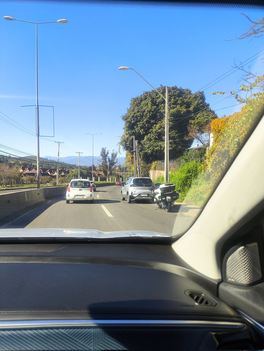 Flo_rencia__'s tweet photo. Accidente menor altura  canal Chacao, dirección Quilpue @sitiodelsuceso @margamargatv @Quilpue https://t.co/IyHY3dQ58N